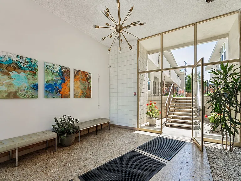 Embassy Terrace — Photo 3