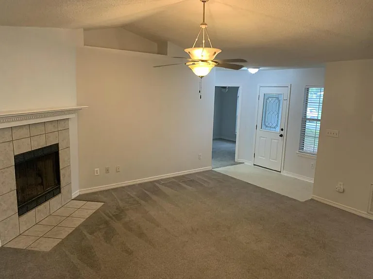 3236 Maplewood Dr — Photo 4