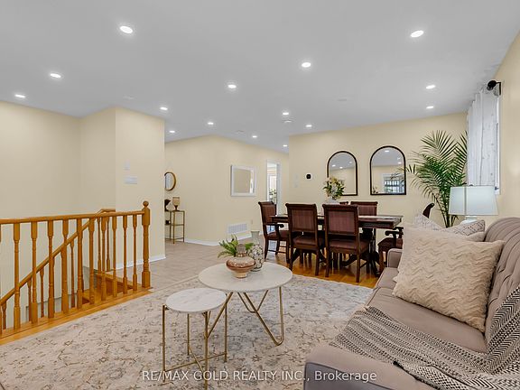 3rd image of 74 Fletchers Creek Blvd