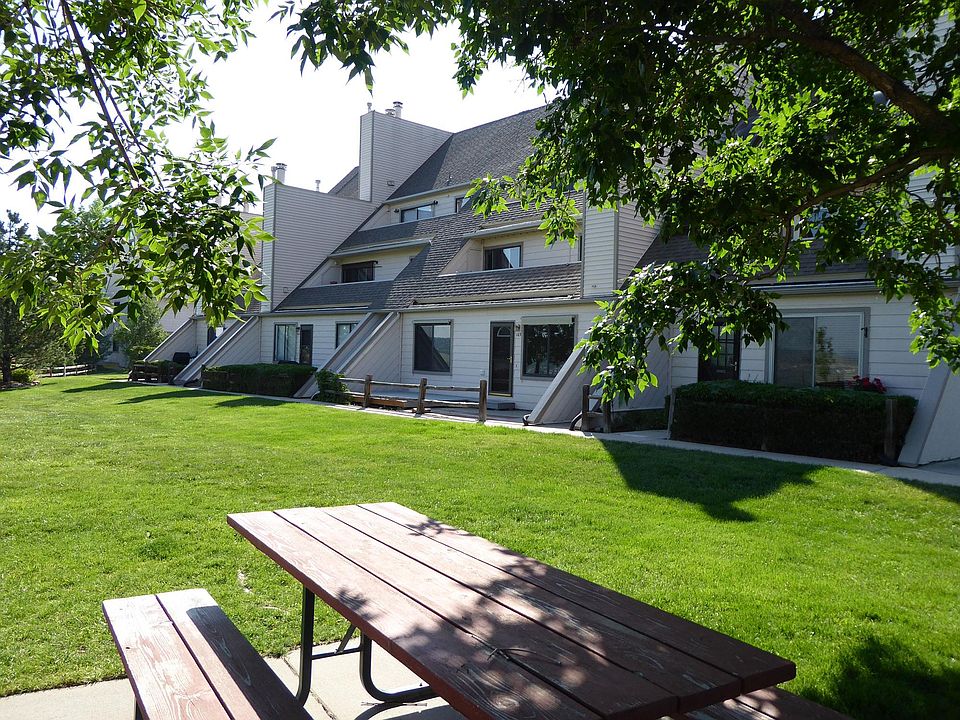 Main floor condo with small community area in front