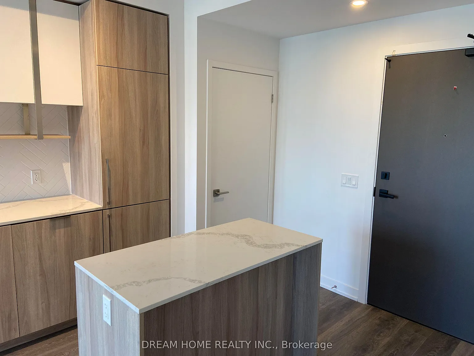 Azure Condos — Photo 3