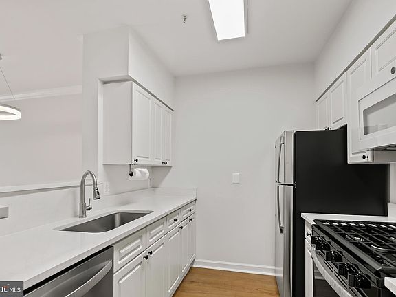 4th image of 2204 Westcourt Ln APT 319