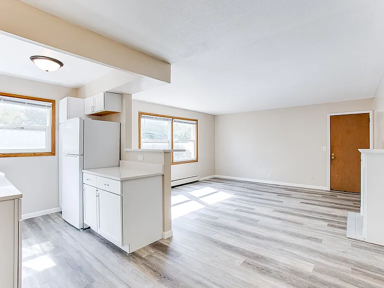 Trailway Apartments — Photo 5