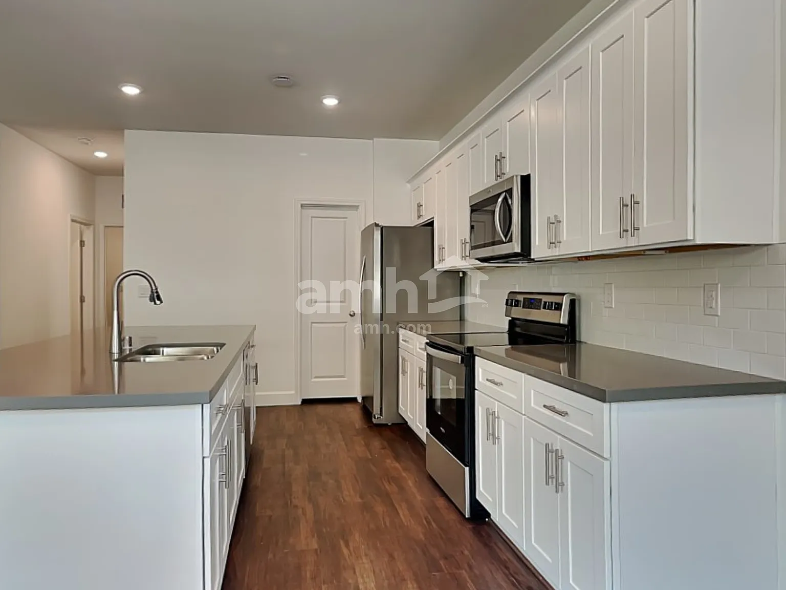 5 bed, 3.0 bath, 2487 sqft, $2,945 — Photo 3