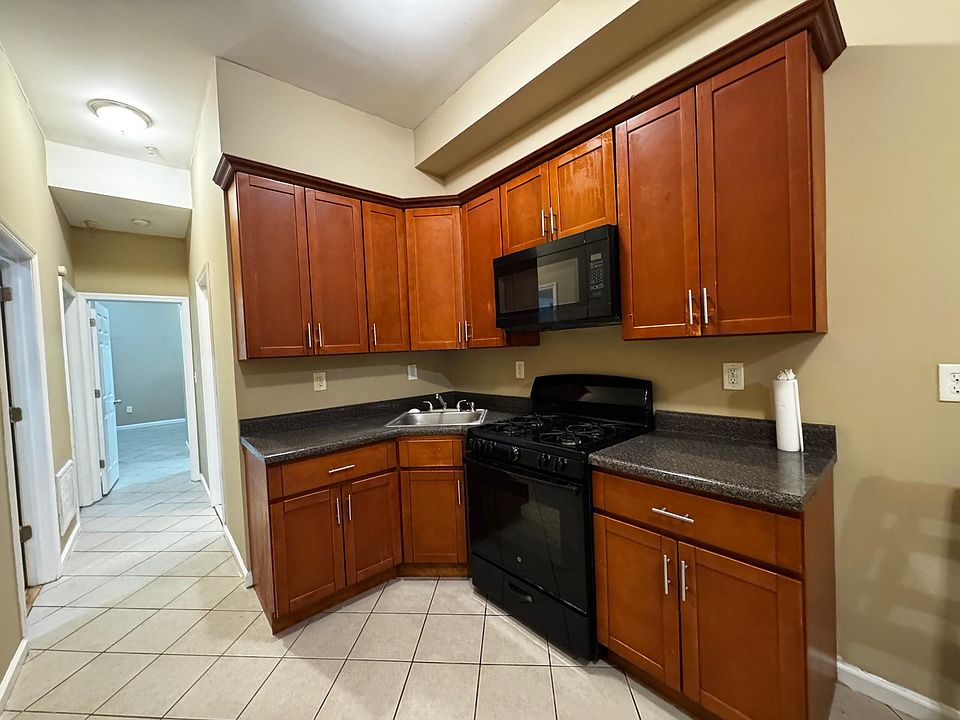 1st image of 175 Van Nostrand Ave APT 2