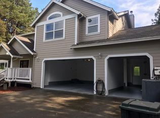 205 Fox Hill Ln, Fortuna, CA 95540