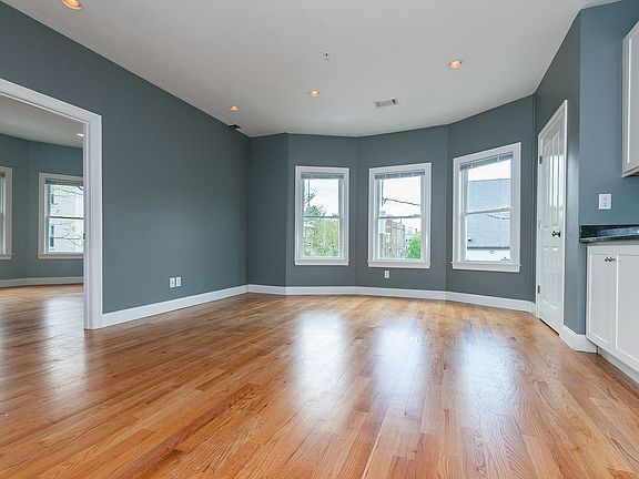 4th image of 29 Brookside Ave #2