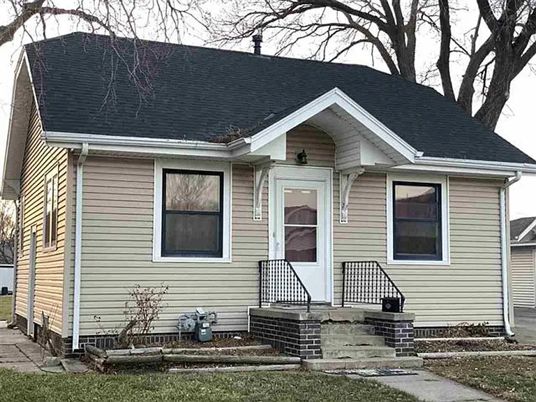 207 N Pine St — Photo 1