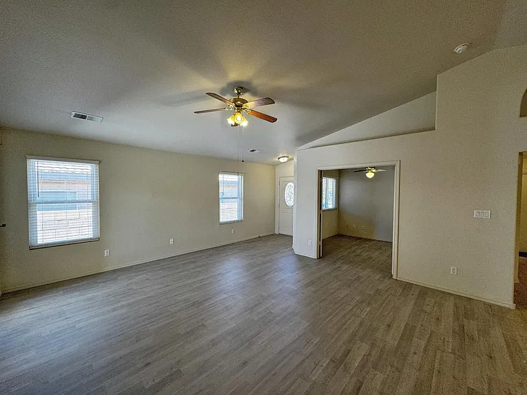 7152 Elk Creek Rd NE — Photo 6