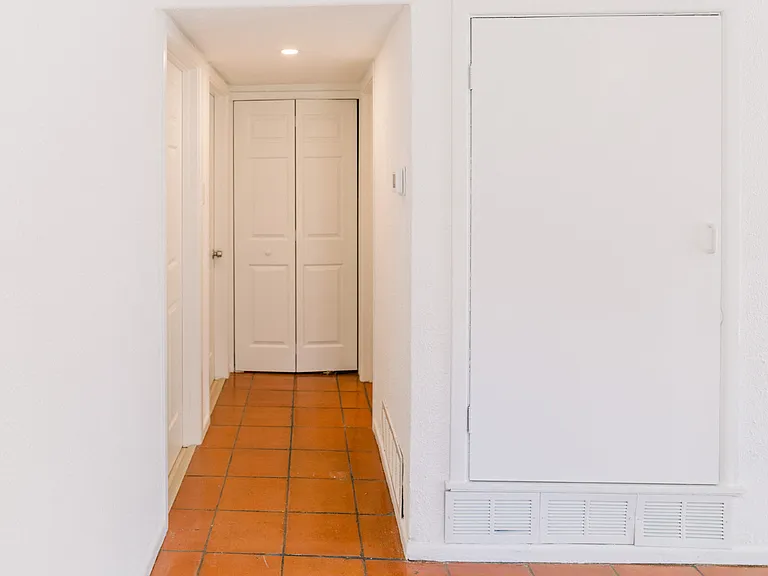1385 Oblate Dr — Photo 18