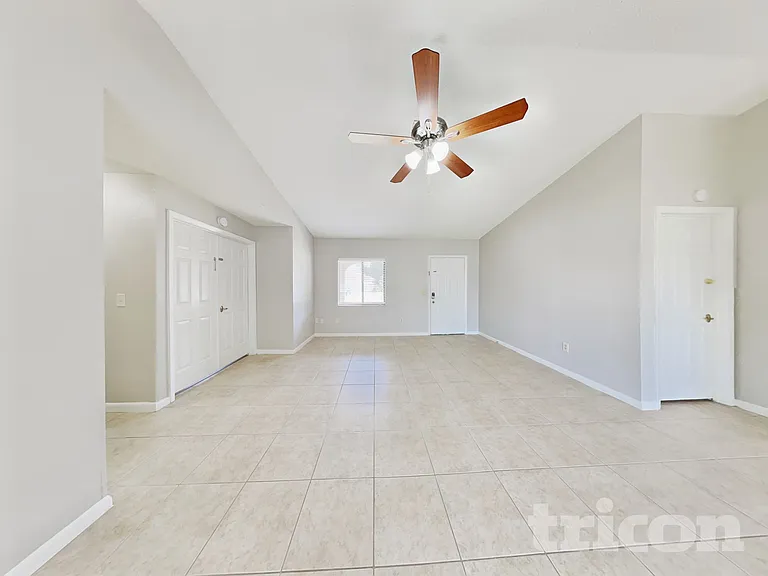 27 Princess Rose Dr — Photo 2