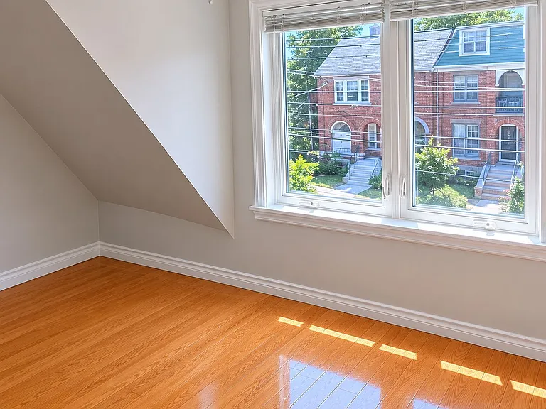 653 Bathurst St #3 — Photo 2