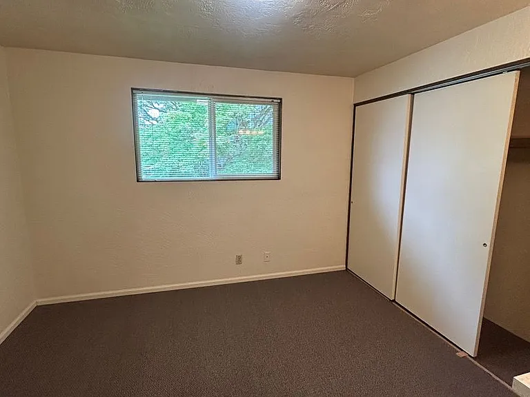 Hayward — Photo 24