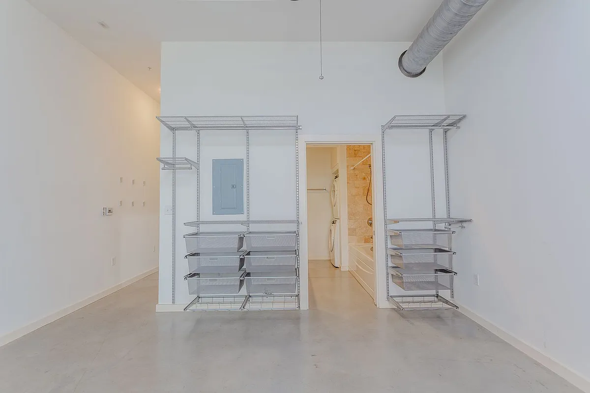 Building Photo - 2235 E 6th St #415