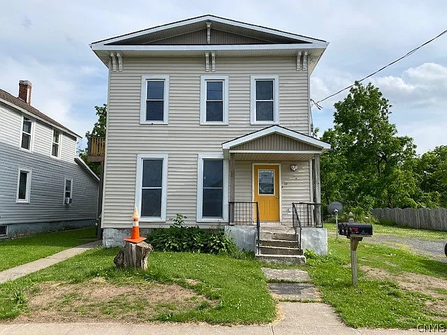 2 bed, 1.0 bath, 2364 sqft, $1,400 — Photo 1