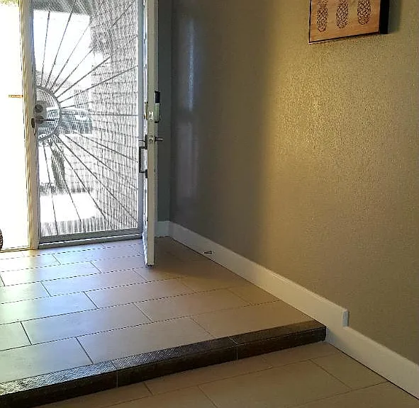 1414 E Chilton Dr — Photo 8
