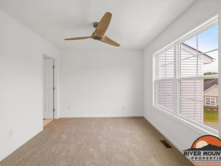 1985 Kyles Way — Photo 16