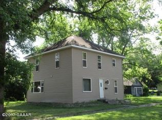 610 Colorado Ave, Morris, MN 56267