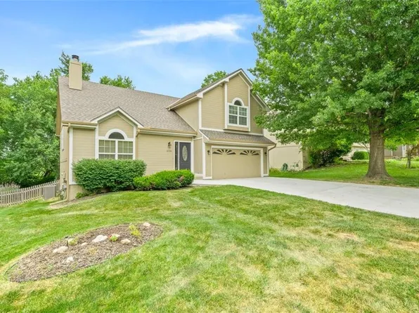 2104 SW 1st St, Lees Summit, MO 64081