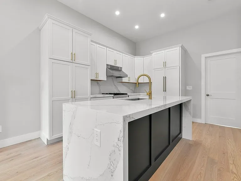 541 State St #3 — Photo 5