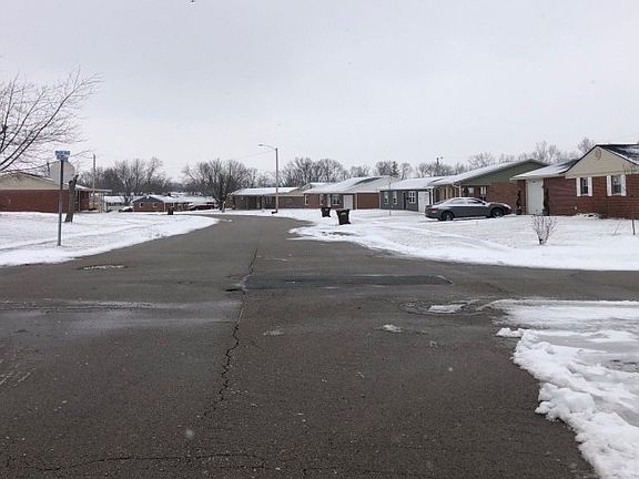 5th image of 303 Woodfield Dr