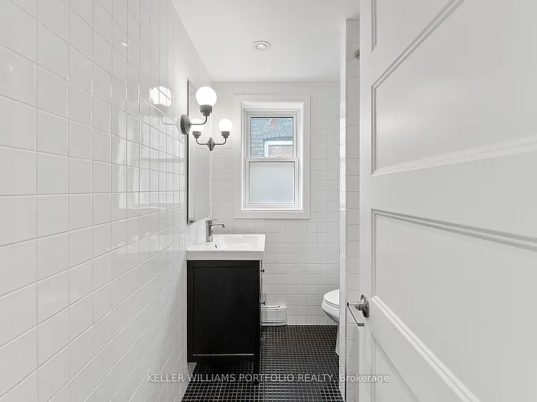 2118A Danforth Ave — Photo 31