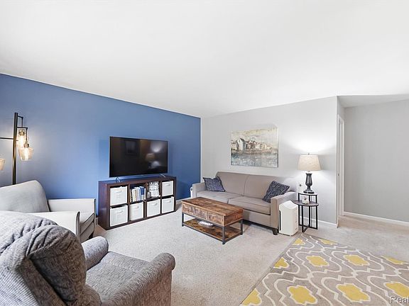 4th image of 5441 Military Ave