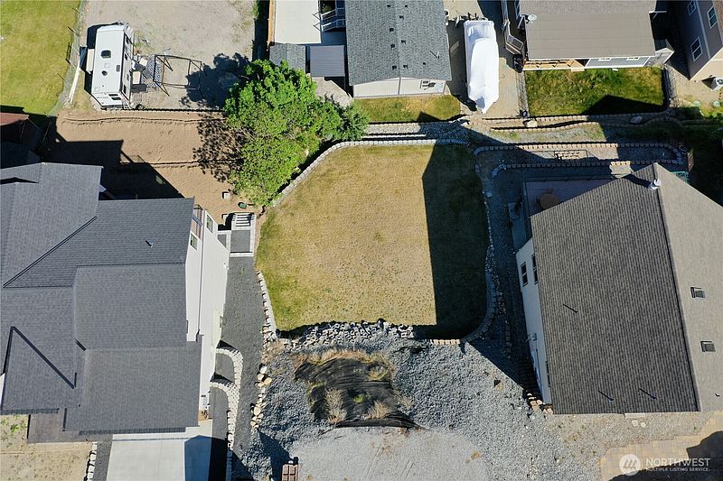 5th image of 565 Entiat Place