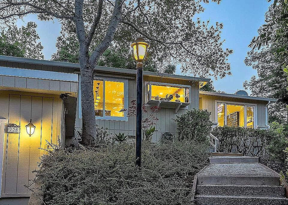 1st image of 228 Canyon Dr