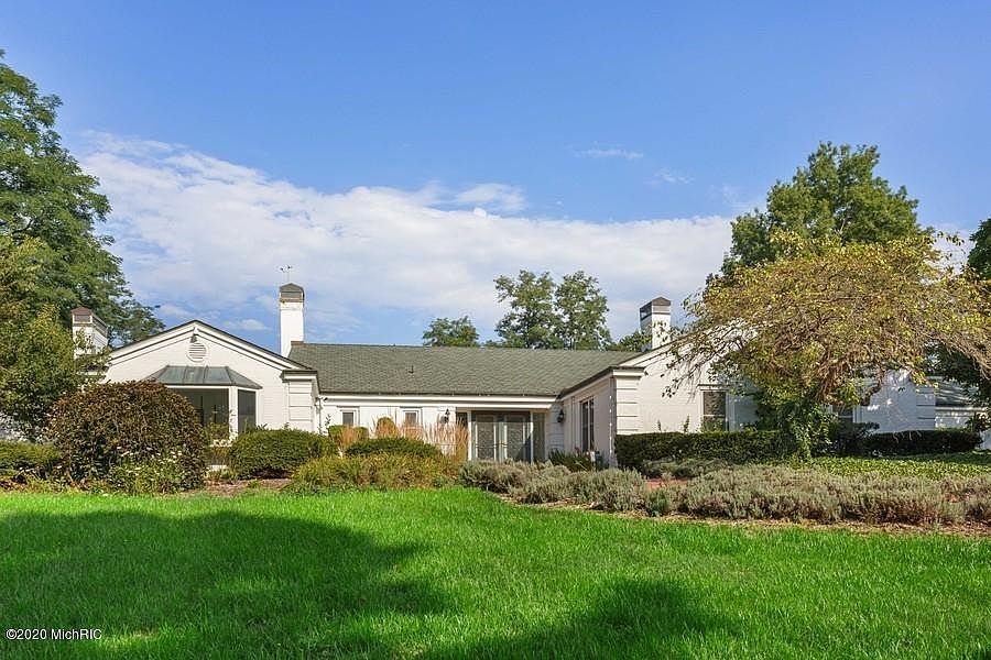 1744 N M 63, Benton Harbor, MI 49022 | Zillow