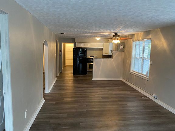 4th image of 239 Desoto St