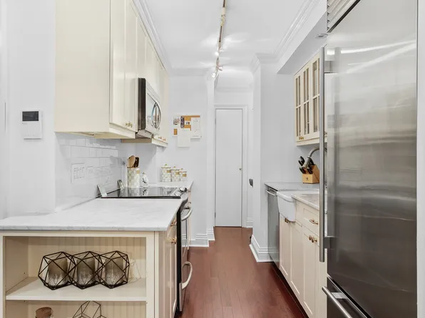 40 East 74th Street image 3 of 9