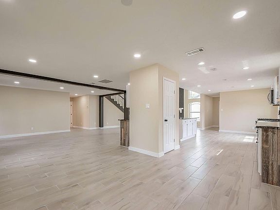 4th image of 1011 Klamath Ln