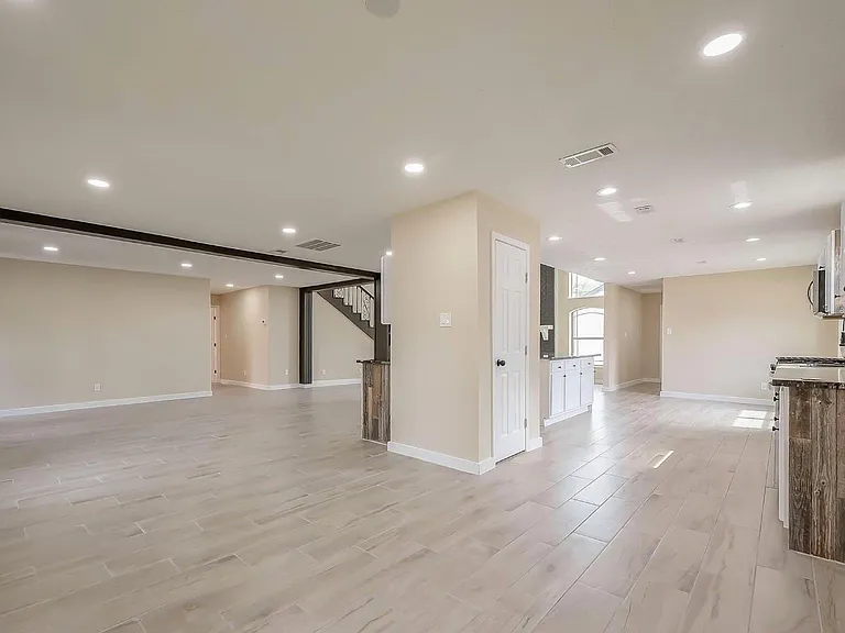 1011 Klamath Ln — Photo 4