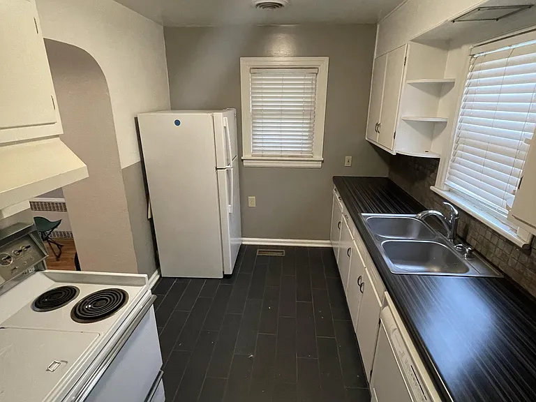 118 Northwestern Ave — Photo 10