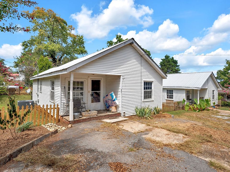 1st image of 203 3rd Ave NE