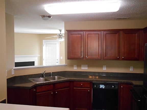 3rd image of 407 Tighfield Dr