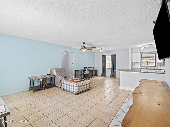 4th image of 2545 Raintree Lake Cir