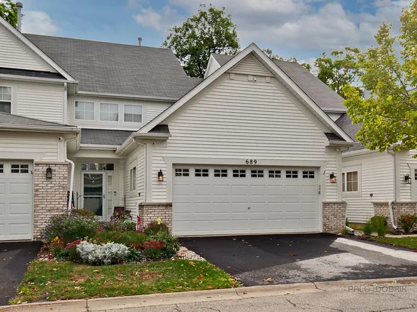 689 Shoreline Dr, Grayslake, IL 60030