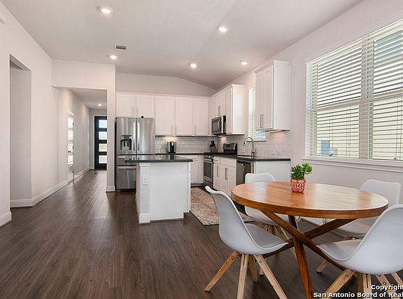 3rd image of 2515 Castello Way