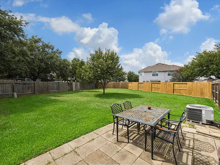341 Capella Oaks Ln — Photo 14