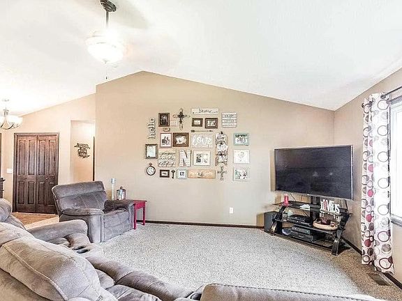 3rd image of 7612 W Lobelia St