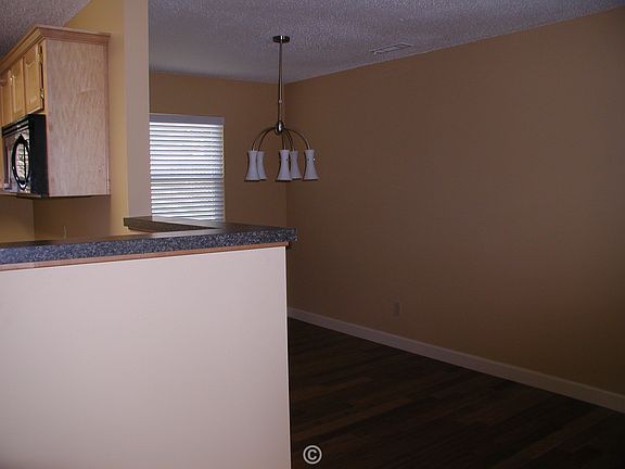 4th image of 1975 W Custer Ln