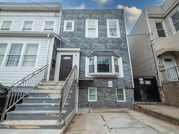 2nd image of 136 North St