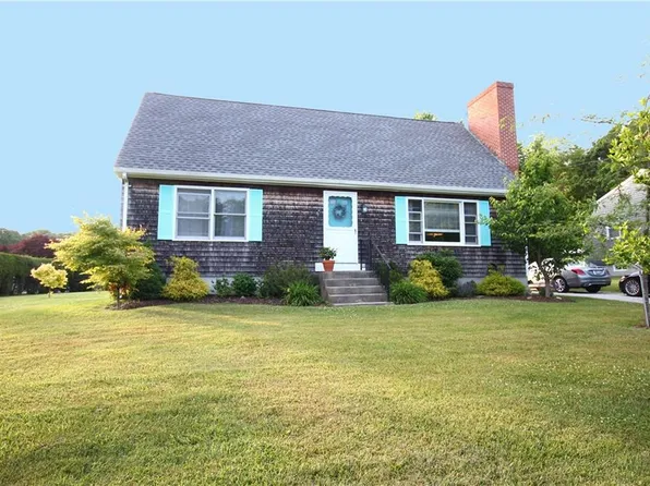96 Lucy Ave, Tiverton, RI 02878