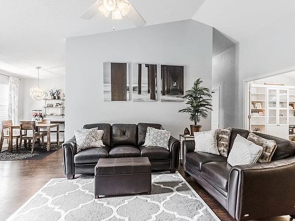 5th image of 1871 Bay Oaks Cir