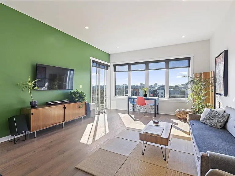 411 Fairpoint St #202 — Photo 9