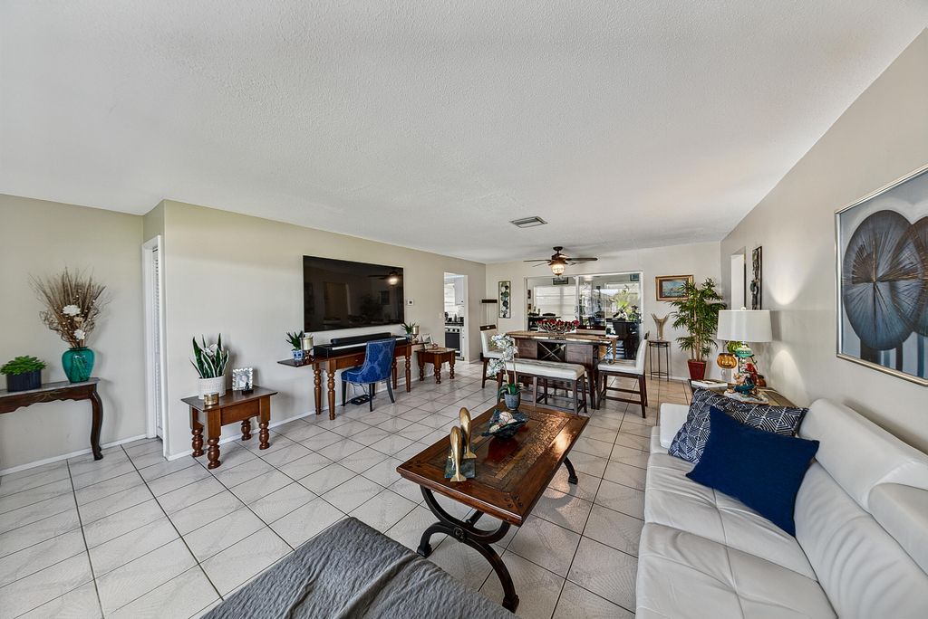 2930 NW 1st Drive, photo 9