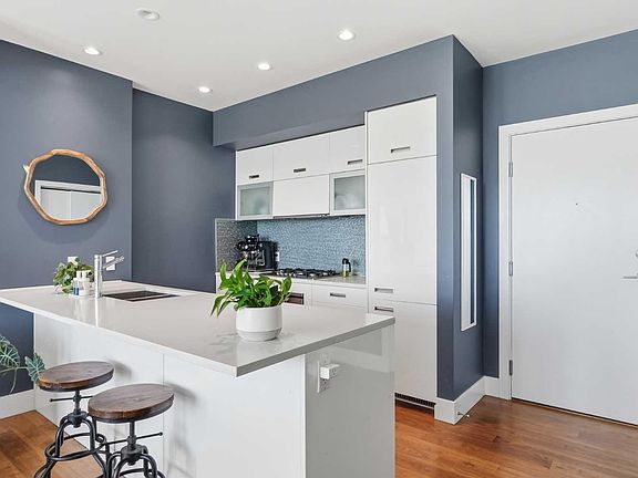 3rd image of 2505 17th Ave SW #406