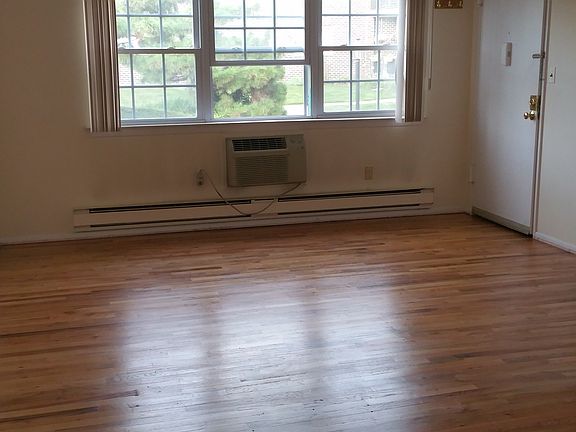 3rd image of 580 Bloomfield Ave #8A